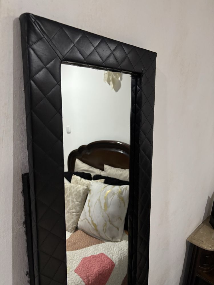 Espelho preto, acolchoado
