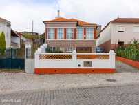 Moradia Isolada T3 C/ Garagem, Anexos, Pátio E Quintal