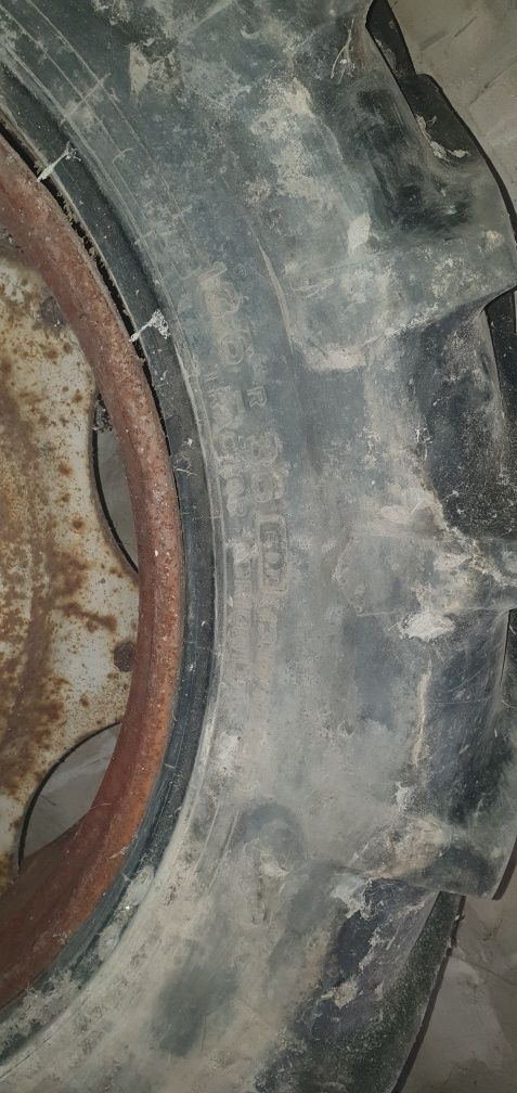 Felga i opona 13.6 - 36 Pirelli