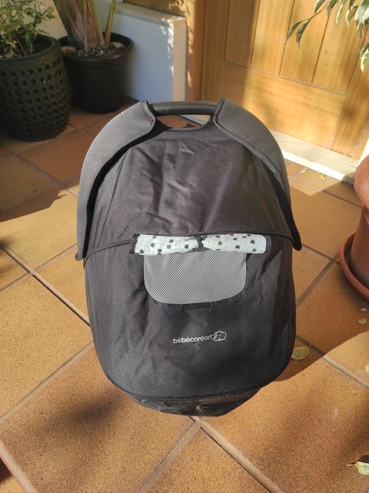 Carrinho de bebê e alcofa