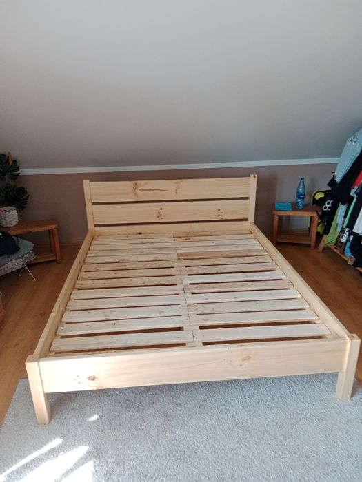 Łóżka z drewna litego