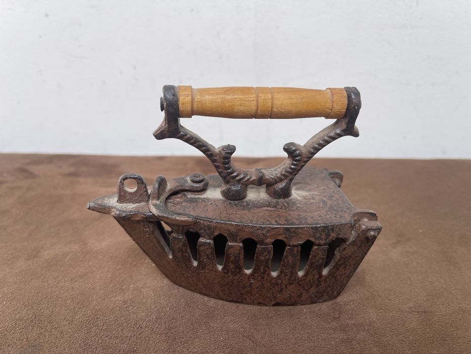 Stare Przedwojenne Miniaturowe Żelazko Żeliwne do Koronek