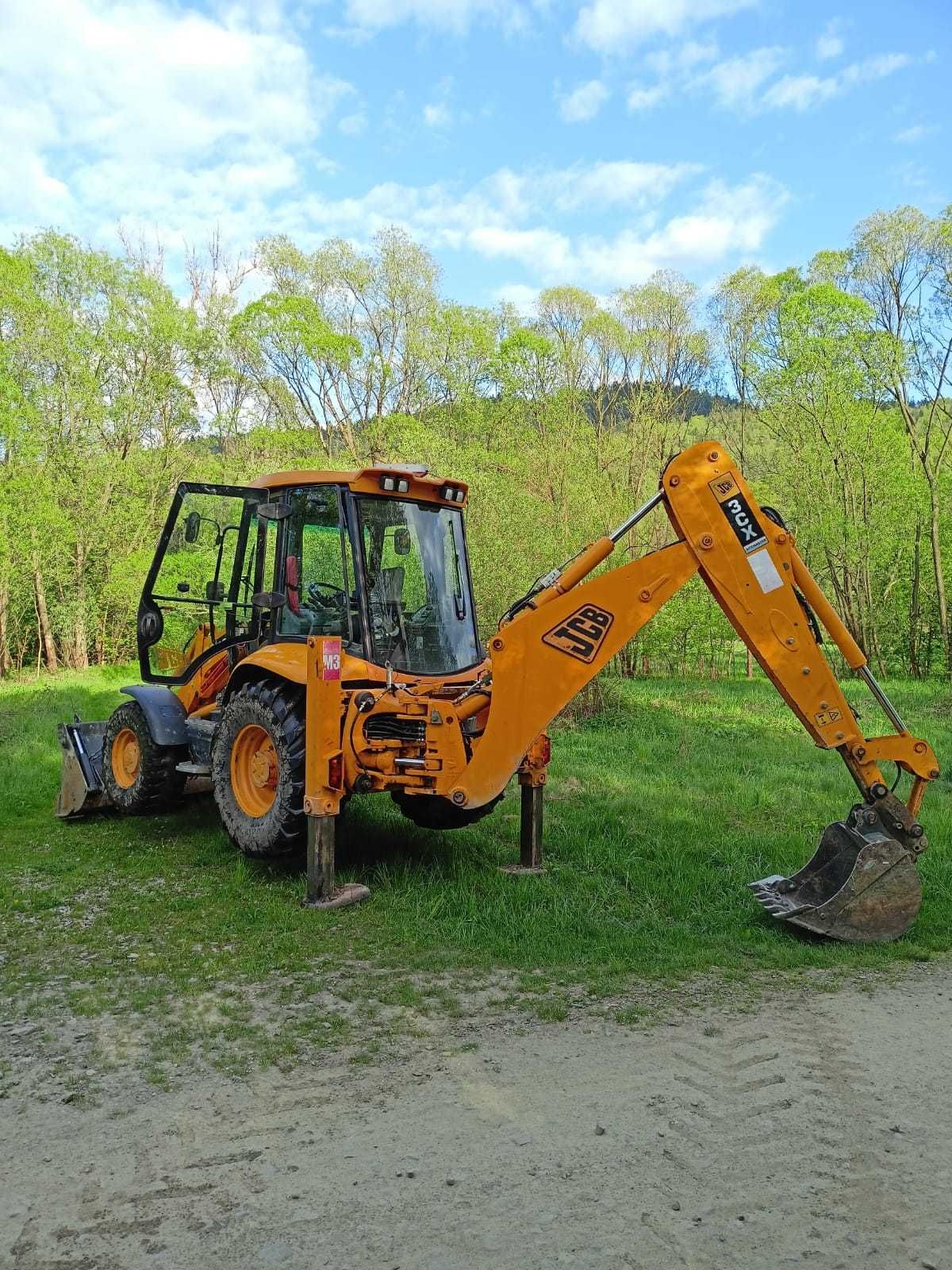 Usługi koparko-ładowarką JCB CX3, przyłącza, fundamenty, odwodnienia.