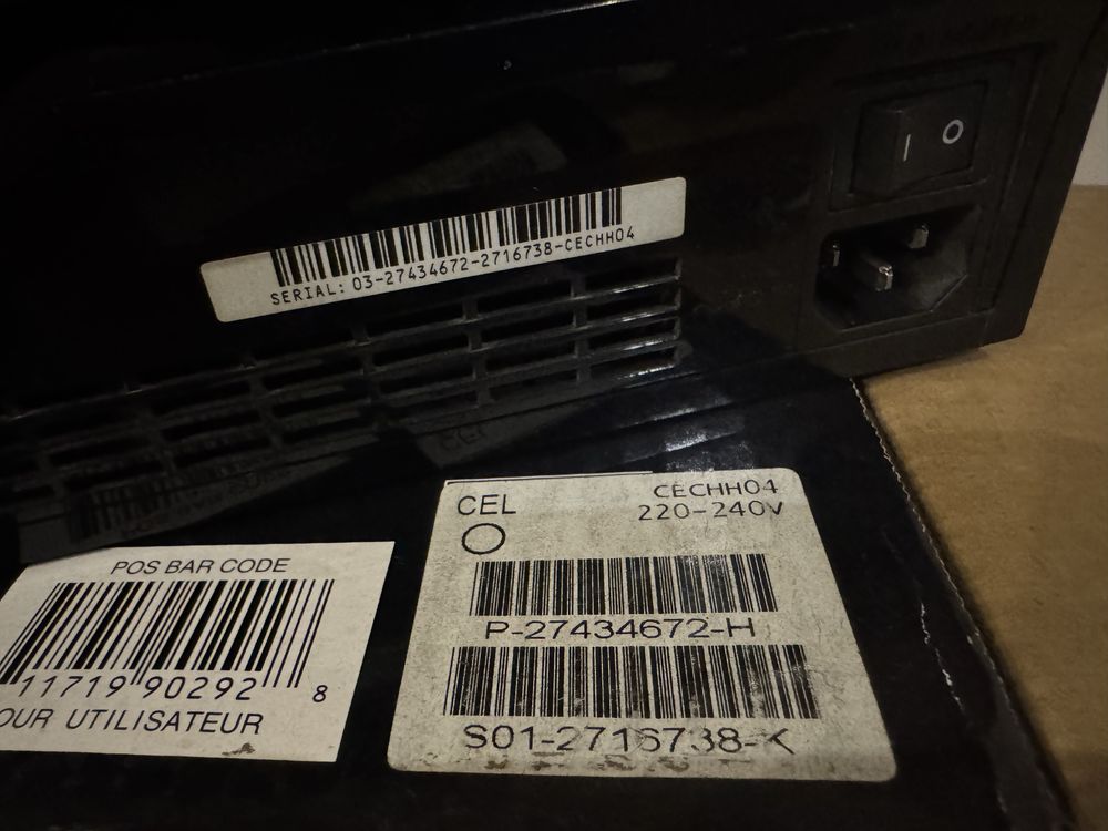 Konsola Playstation 3 z kartonem i papierami