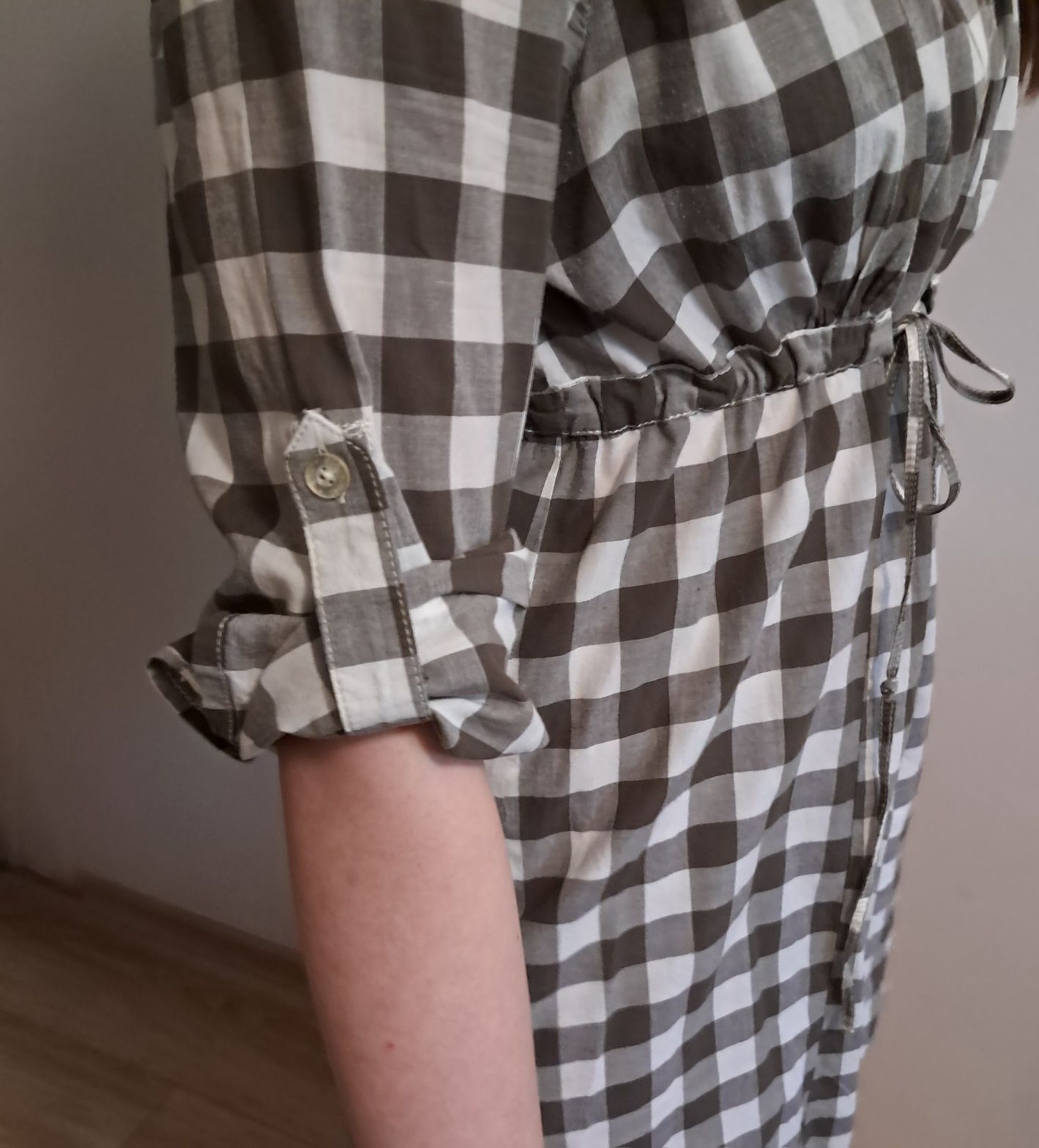 Świetna sukienka koszulowa marki EDC by Esprit, w klasyczną biało-szar