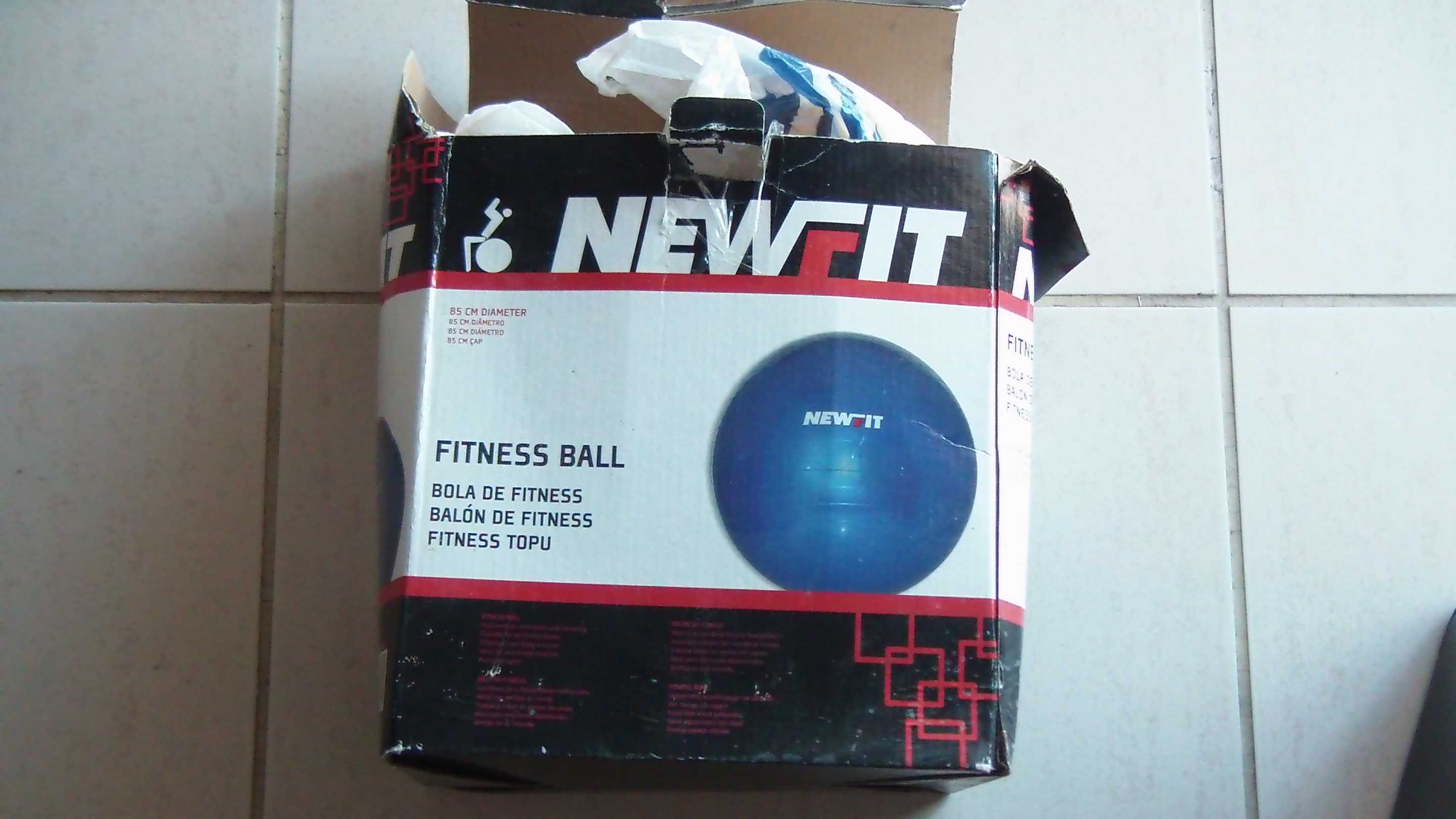 Bola de fitness 85cm diâmetro, da marca Newfit com bomba para encher