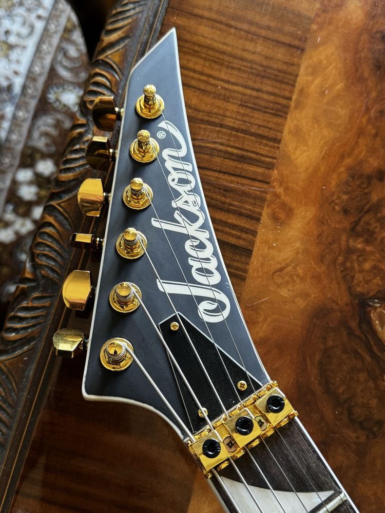 Jackson JS32 MAH Rhoads Natural + Case + EMG