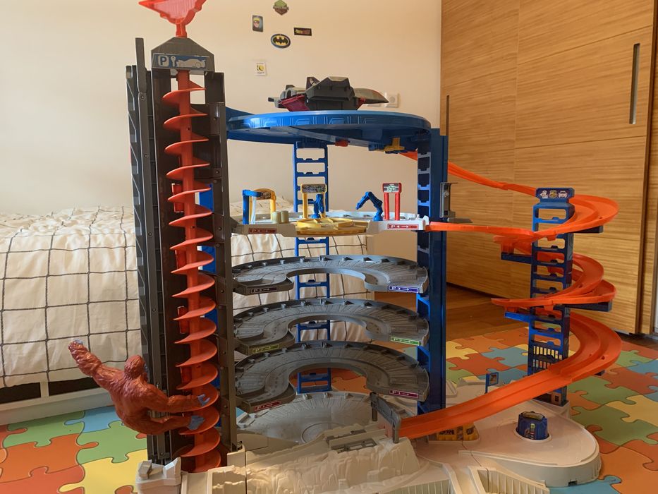Hot Wheels - Super Ultimate Garagem
