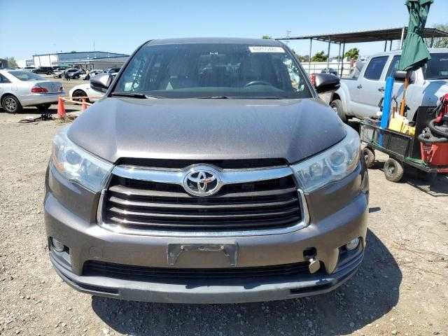 Toyota Highlander LE 2015 Року