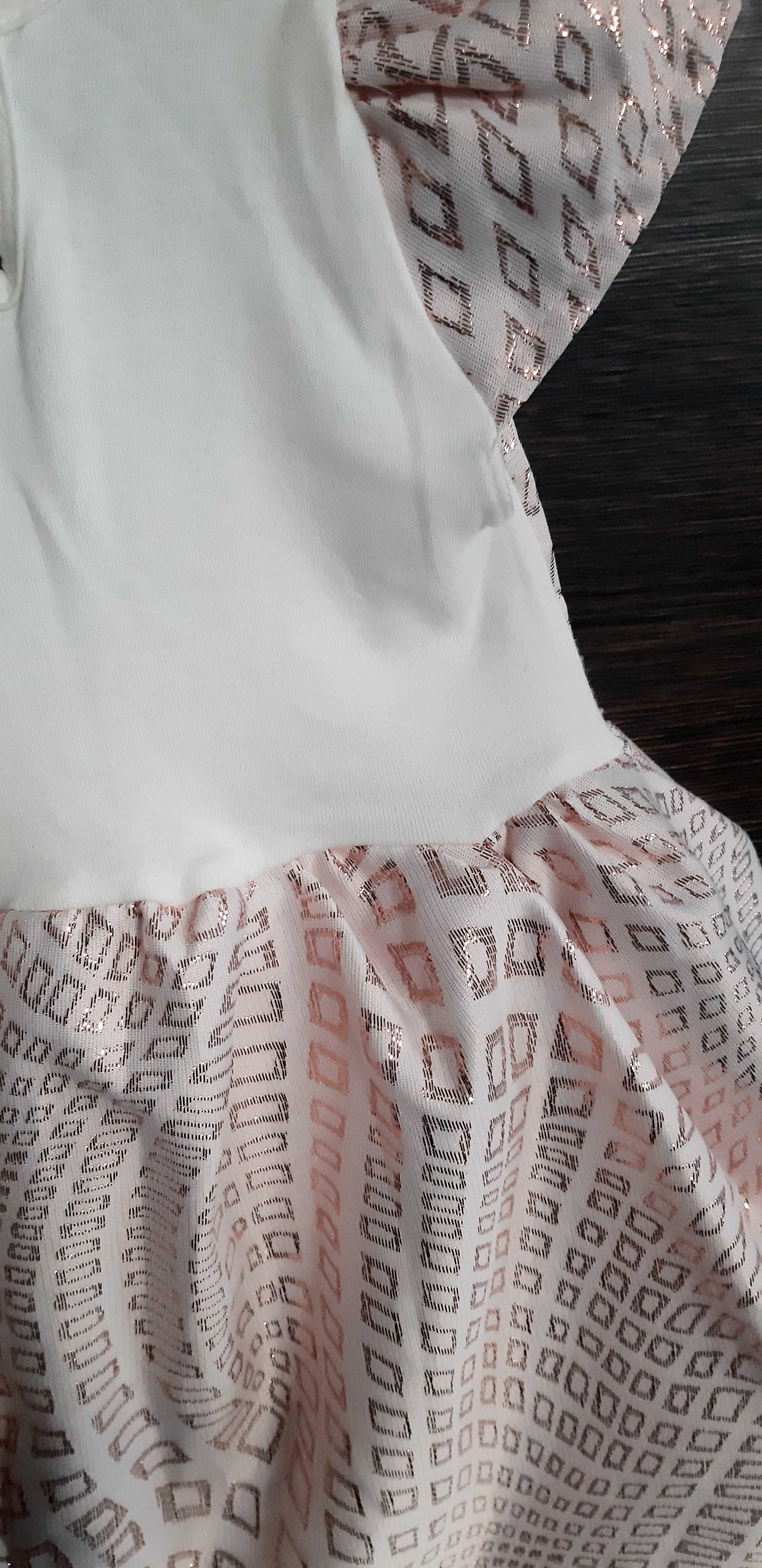 Piekna sukienka biala pudrowy roz perelki kokardka