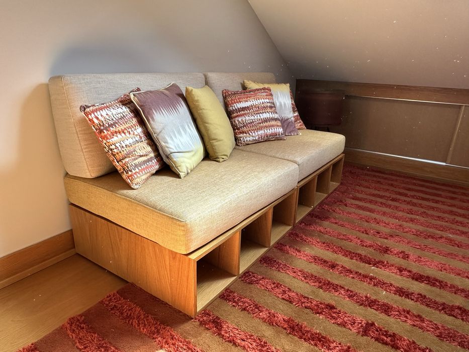 Sofas com base em carvalho maciço para encostar a parede