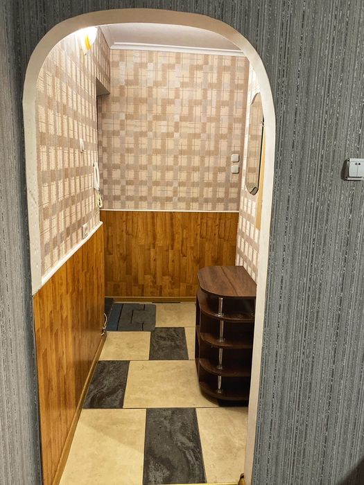 Посуточно, почасово 1 ком, 4 больница 40 лет,