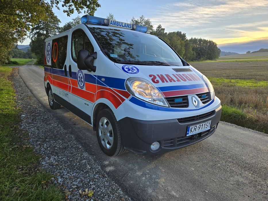 Renault TRAFIC AMBULANS  Renault Trafic Ambulans Karetka niski przebieg