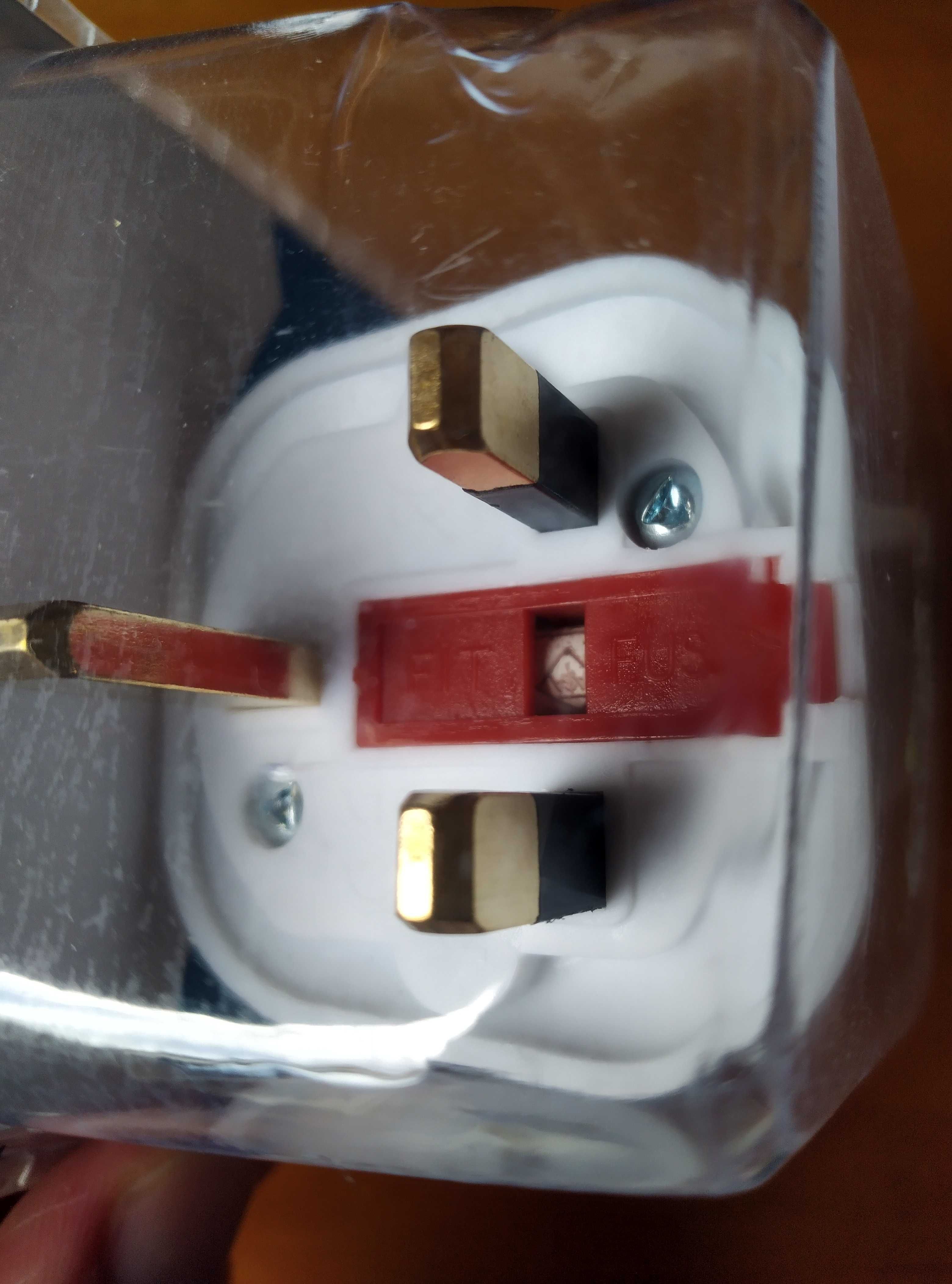 Adaptador de Tomada Inglesa