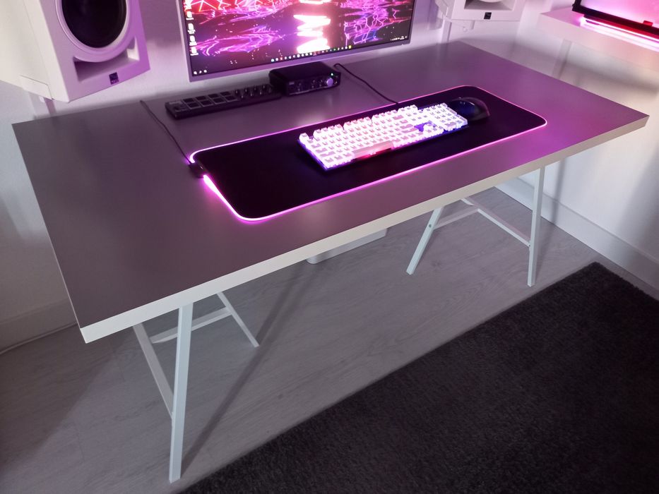 Secretária Ikea (com organização para cabos)