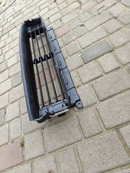 В наявності жалюзі нижні Volvo C40 XC40 RECHARGE оригінал