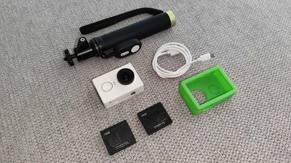 Xiaomi Yi Action Camera + selfie stick c/comando + 2x baterias (gopro)