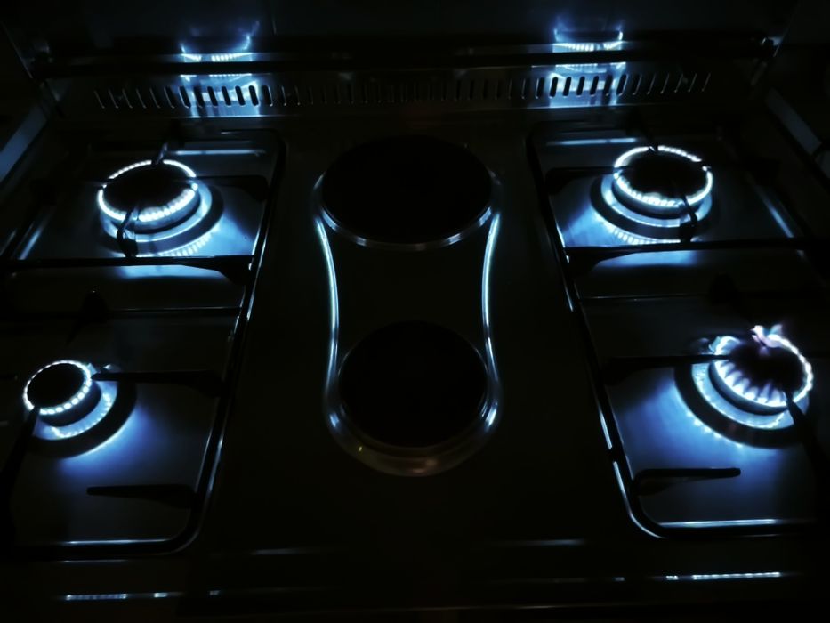 Fogão a gás Tróia 4+ 2 placas eléctricas, bem estimado