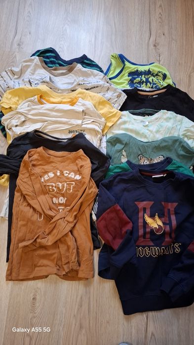 Paka 22 szt. – ubrania chłopięce 128–140 (koszulki, bluzy, spodnie)