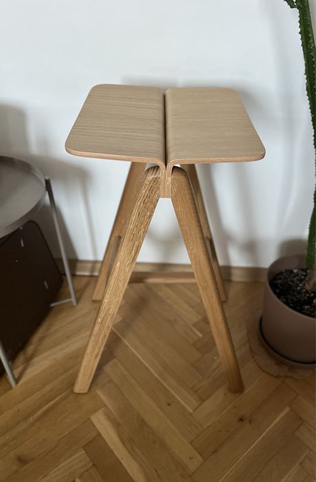 Wysoki taboret hoker HAY drewniany nowy