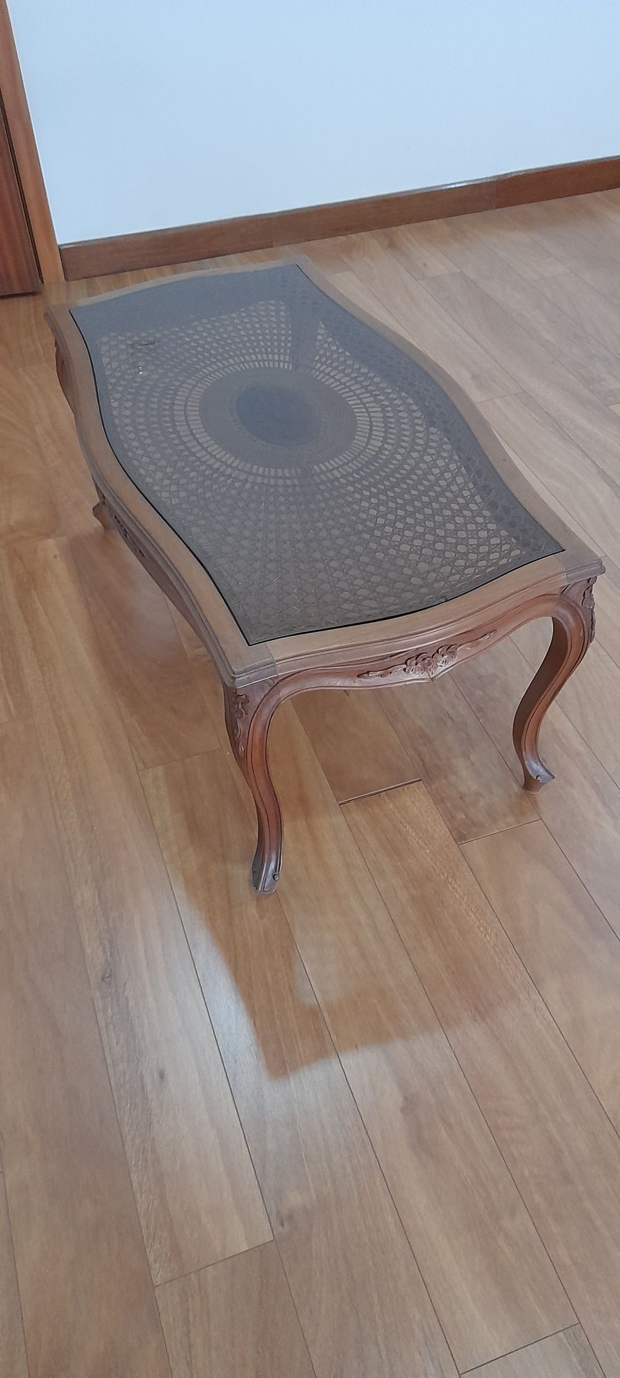 Mesa sala de estar em castanho