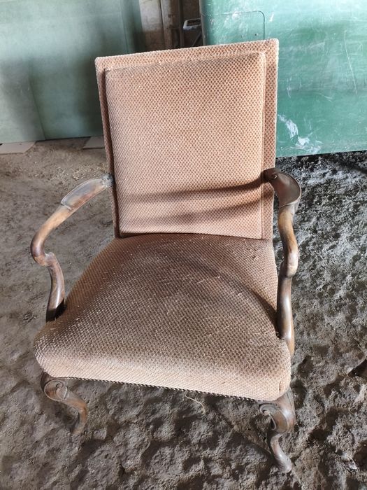 Cadeirões rústicos para restaurar