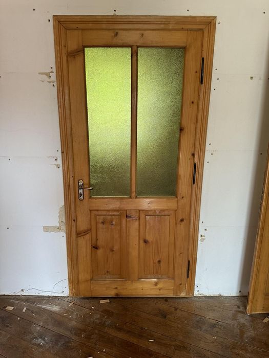 Продам деревяні двері