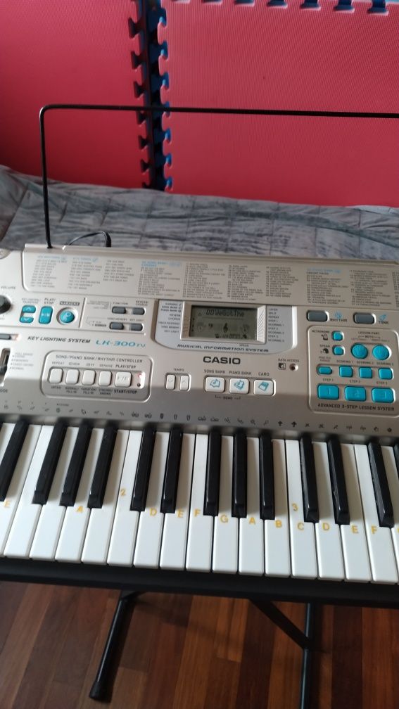 Casio LK 300 TV plus stojak,podpórka na nuty,zasilacz.