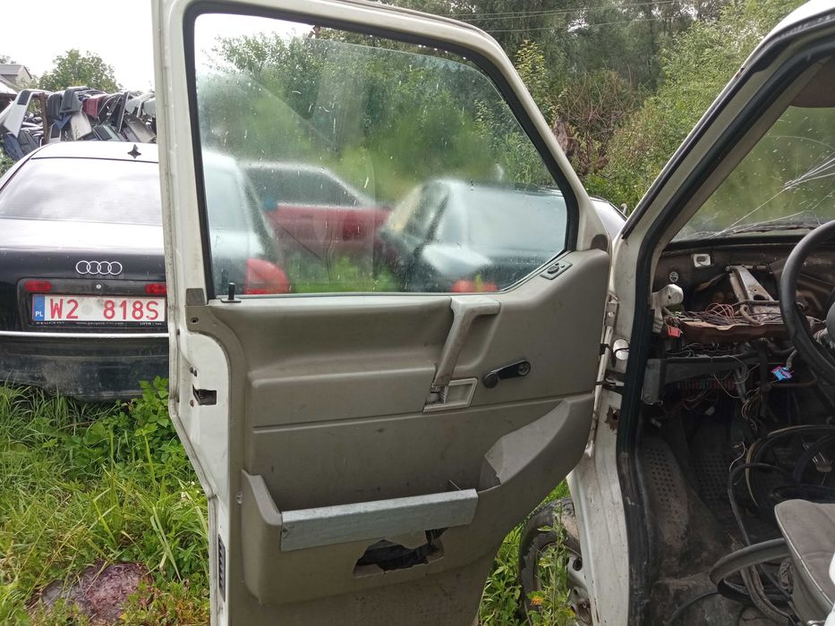 Двері передні двери дверь Volkswagen T4 2.4D Фольксваген Авторозборка