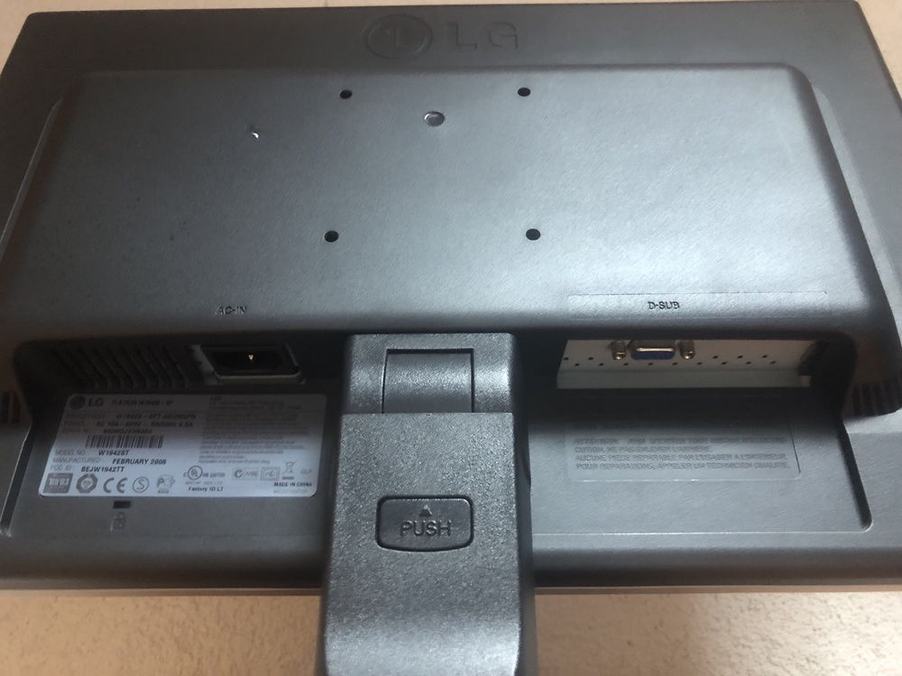 Zestaw dwóch monitorów LCD LG Flatron W1942S