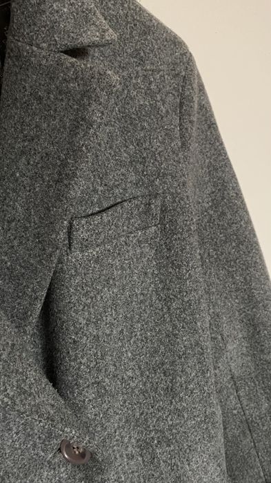 Сіре демісезонне пальто