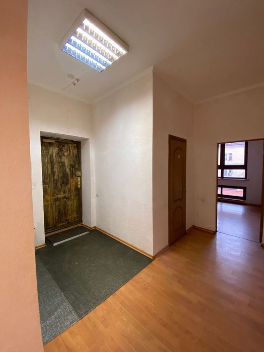 Продаю квартиру Шота Руставелі 44 2к центр 86 кв.м.