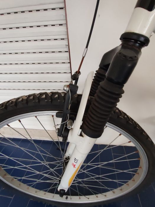 Bicicleta de montanha com velocidades