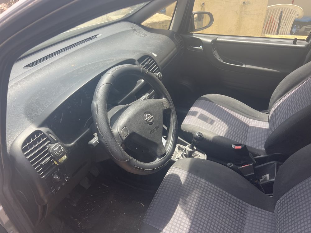 Vende se audi a3 1.6 tdi muito bem + opel zafira 1.6 gasolina 2004