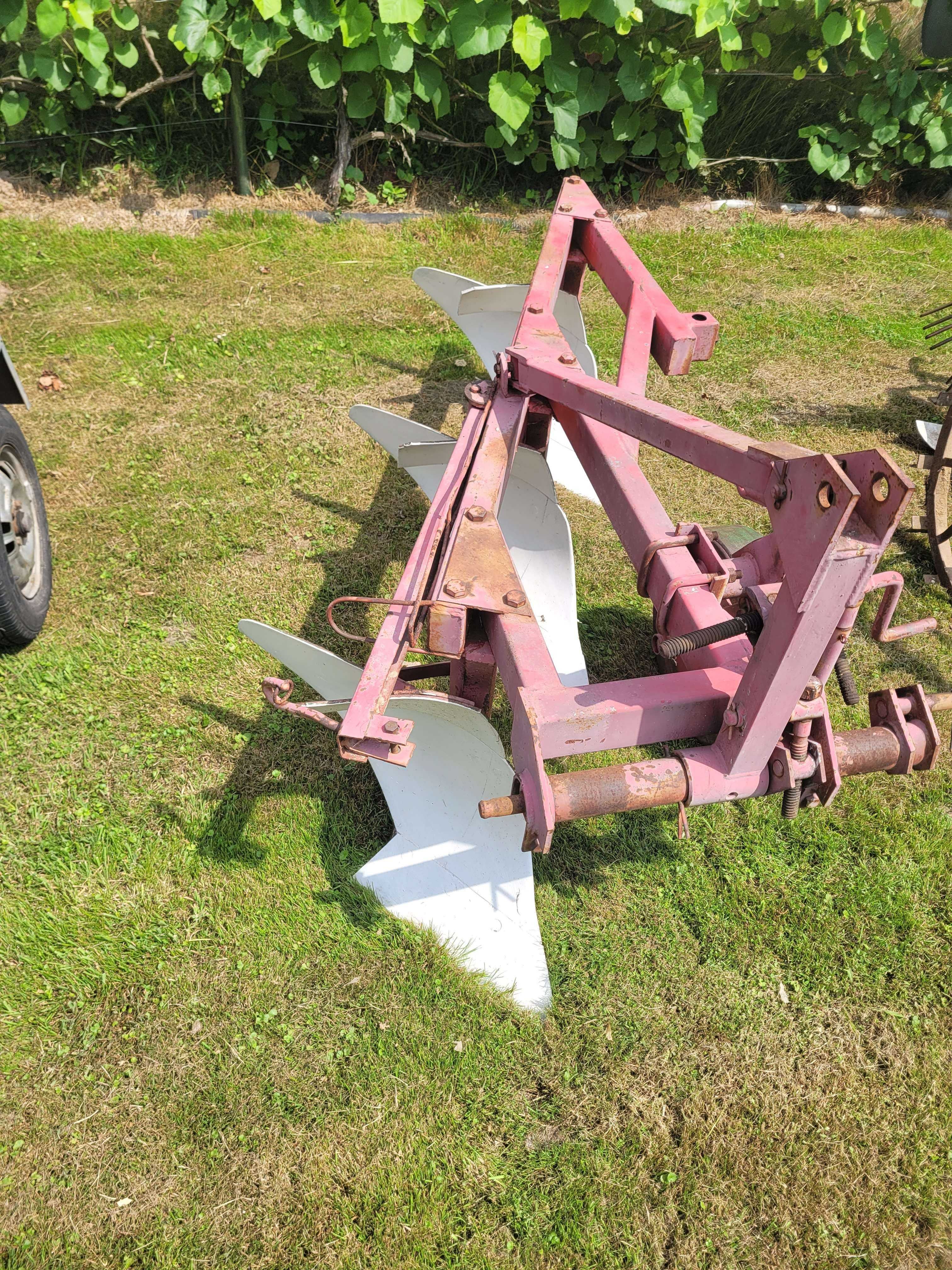 Pług  3   skibowy
