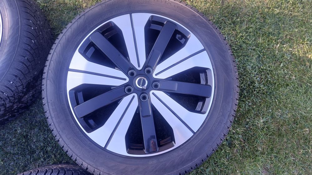 Felgi koła oryginalne Volvo 19 z oponami zimowymi 7mm z 2023r