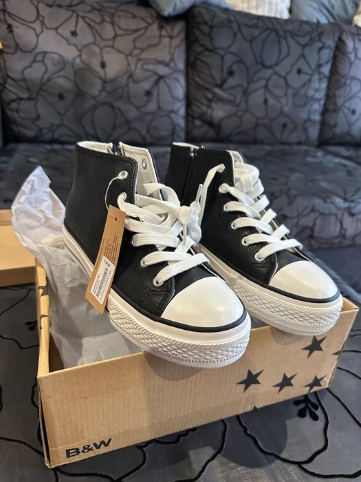 Sapatilhas de cano pretas - NOVAS