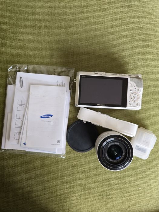 Samsung NX300 20.3MP CMOS Smart WiFi Mirrorless Digital Camera with 20