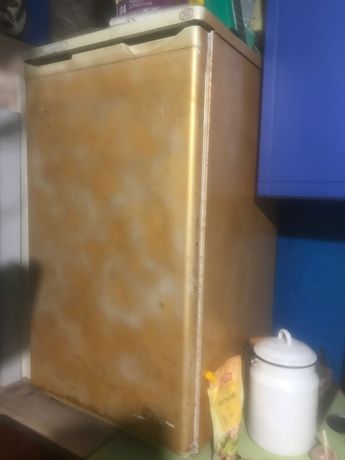 Продам холодильник Саратов 90см