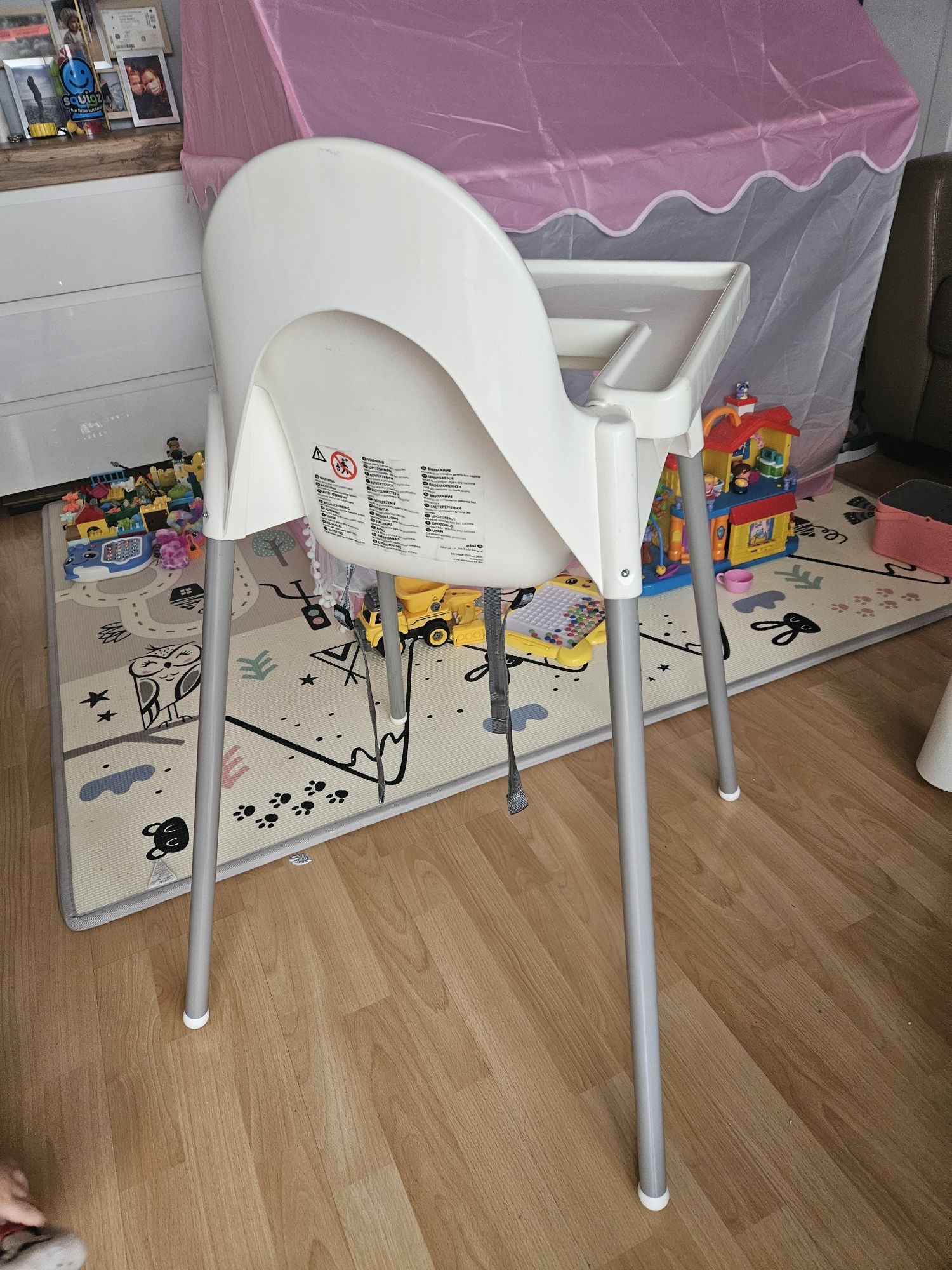 Krzeselko do karmienia z tacką Antipol ikea białe z pasami