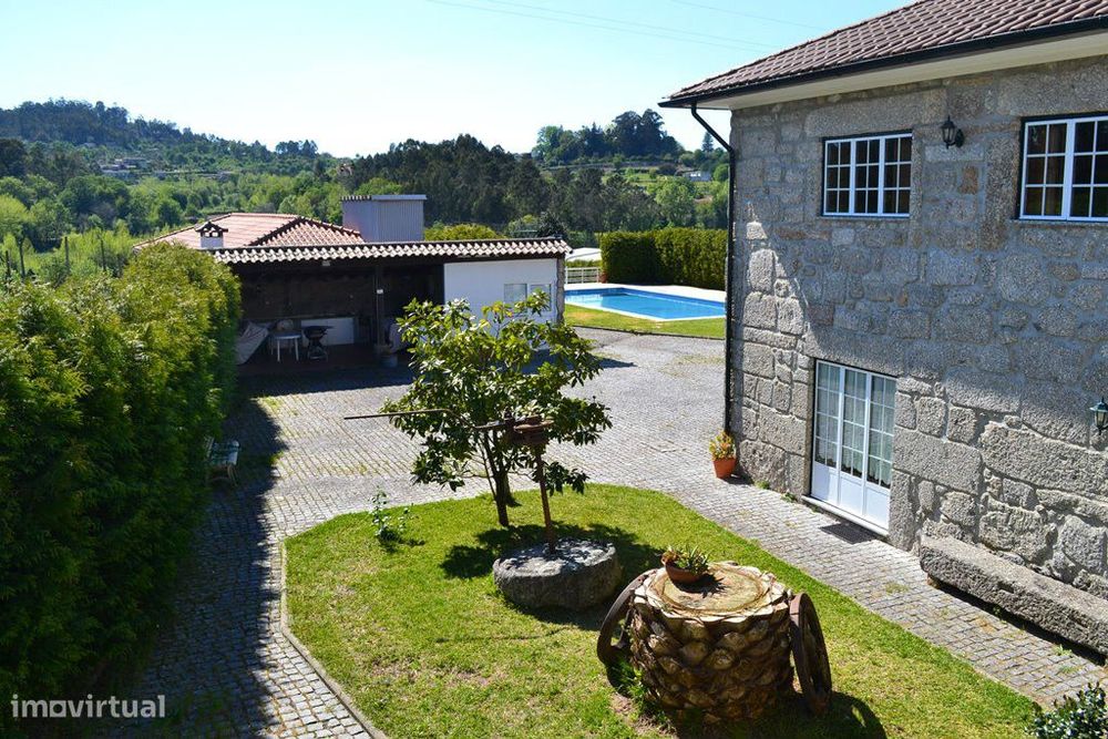 Tipologia T6, com 356m2 de área de habitação