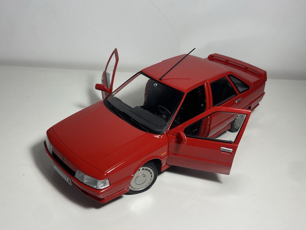 Sprzedam model 1:18 Renault 21 Turbo Solido
