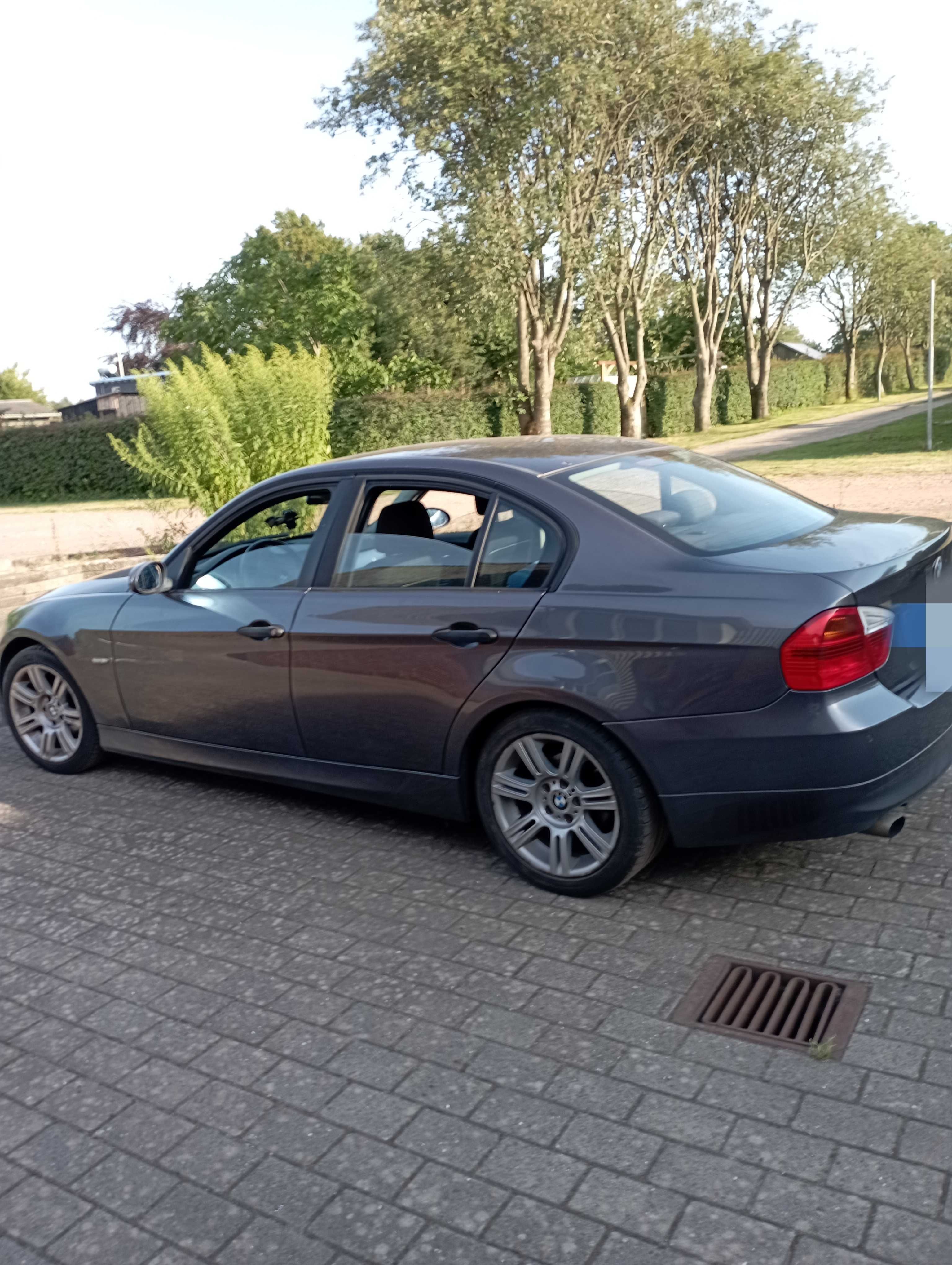 BMW e90 318i  2,0benzyna