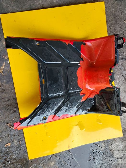 Podłoga plastik pod nogi owiewka osłona piaggio typhoon nrg części