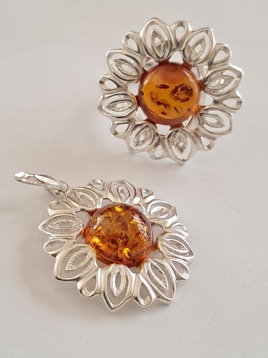 srebrna zawieszka z bursztynem bałtyckim