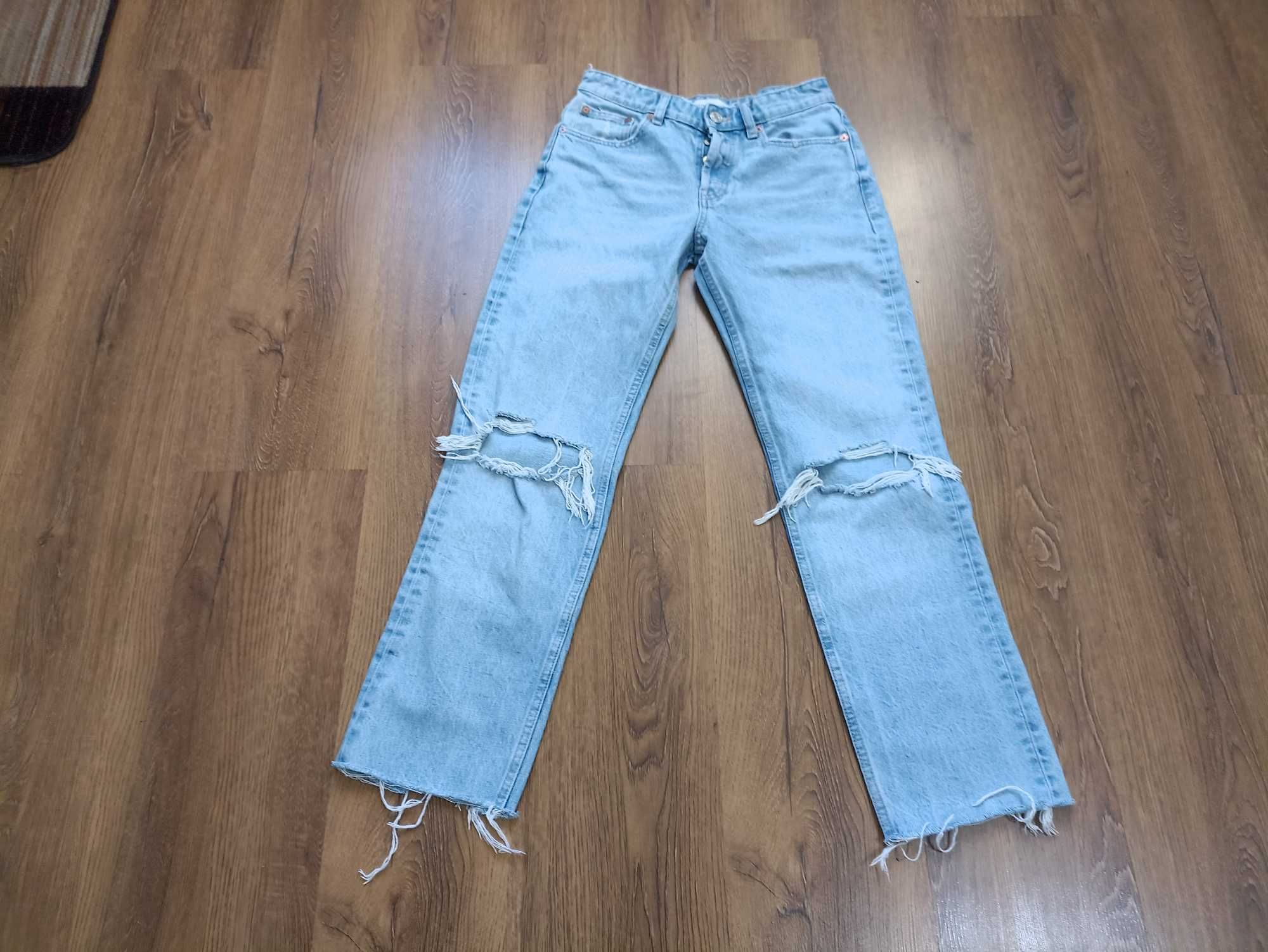 Niebieskie spodnie Zara jeans z rozdarciami roz. 36