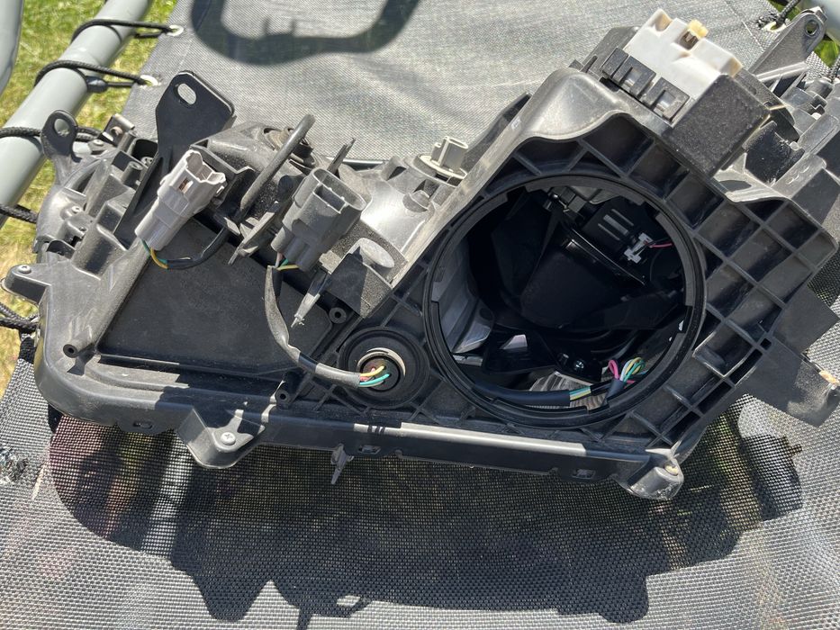 Lampy reflektory przednie lewa prawa komplet Toyota Rav4 hybrid IV lif