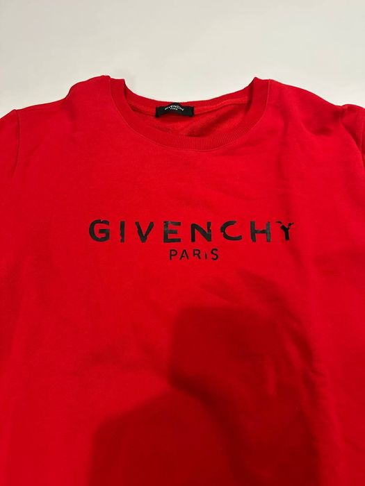 Продам червону кофту Givenchy