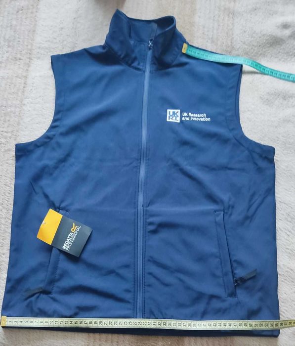 Продам мужскую жилетку(размер -нужно смотреть замеры)