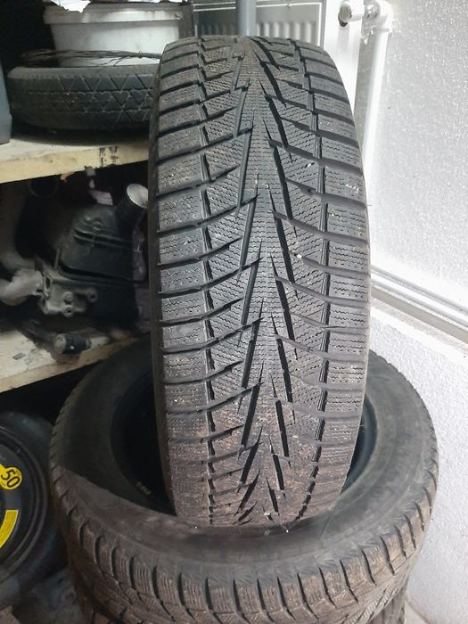Продам шини HANKOOK 235/60/ R18    комплект